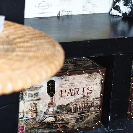 Hostmate - - Sammartini's Cave- *