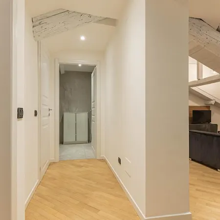 Brera Flat Near Duomo