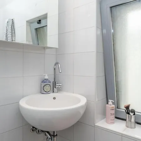 On The Roof: Bright With An Amazing View! *