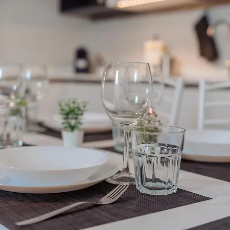 San Siro Metro - Life - Red Diamonds Apartmán *