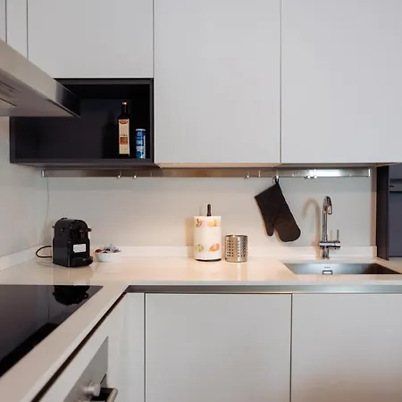 San Siro Metro - Life - Red Diamonds