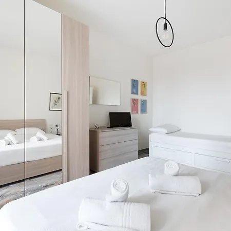 Guesthost - Dergano Comfy - 250 M Far From M3 * Milano