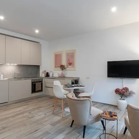Campania - Ristrutturato Nuovo Vicino M4 Apartment *
