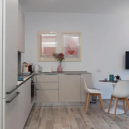 Campania - Ristrutturato Nuovo Vicino M4 Apartment *