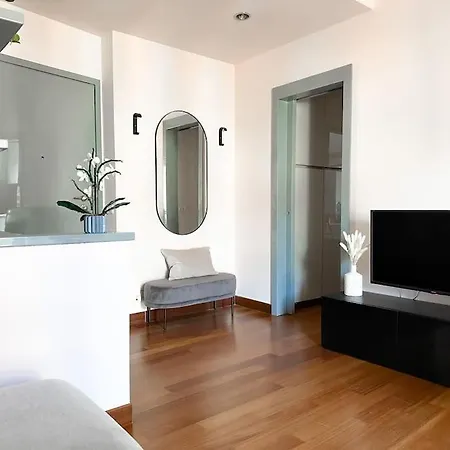 Bright Terrace-garden Apartment *