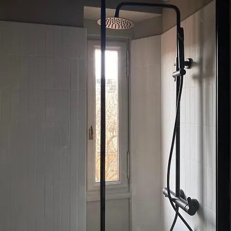 Bilocale Di Design Con Vista In Crocetta Quadronno * מילאנו