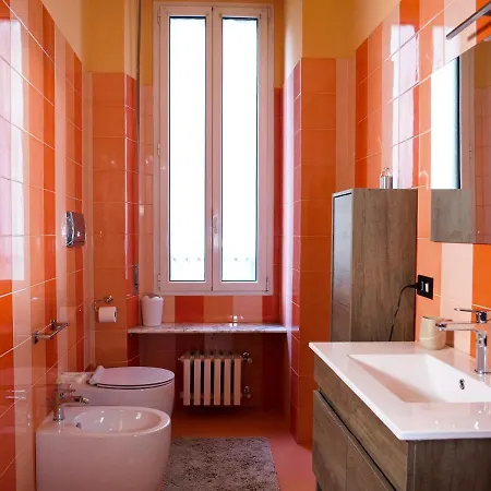 Wonderful Downtown Apartment-hd Netflix, King-size Bed, Two Minutes' Walk From Metro Daire Milano