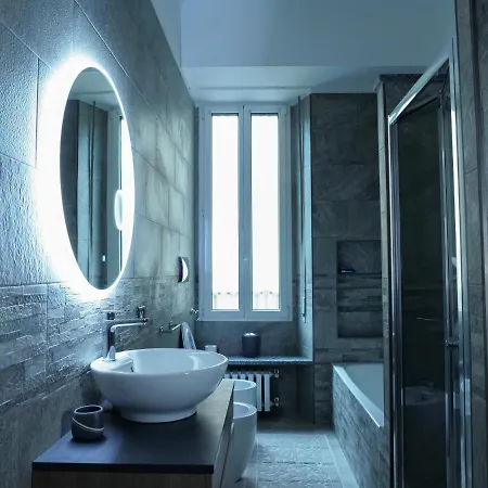 Daire Wonderful Downtown Apartment-hd Netflix, King-size Bed, Two Minutes' Walk From Metro