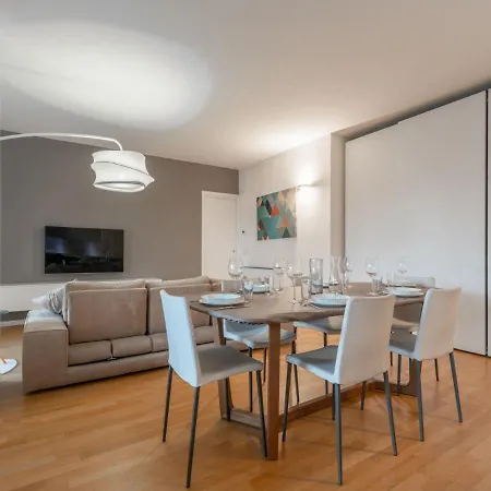 The Rent - Modern Three-bedroom With Terrace In Cenisio District Lejlighed Milano
