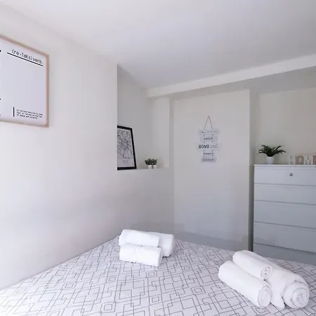Ambrogio's Nest - Modern Close To Cadorna Station Appartement