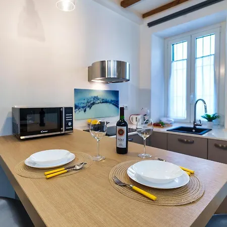 Ambrogio's Nest - Modern Close To Cadorna Station Apartmán *