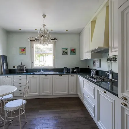 Appartement Montenapoleone-duomo Attico Di Lusso E Parcheggio Privato Milaan