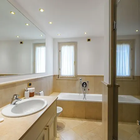 Appartement Montenapoleone-duomo Attico Di Lusso E Parcheggio Privato