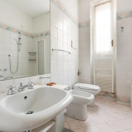 Cozy With Balcony - Porta Romana District Daire
