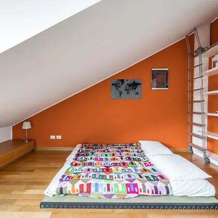 The Orange Attic - Navigli Area Apartament Mediolan