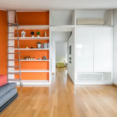 The Orange Attic - Navigli Area Apartament