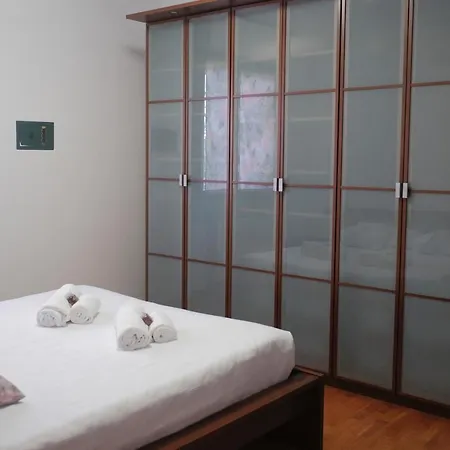Bwr - Bilocale Con Terrazzo, Via Gonin Διαμέρισμα