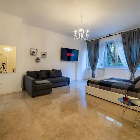 San Babila - Luxury Milanese Apartmán *