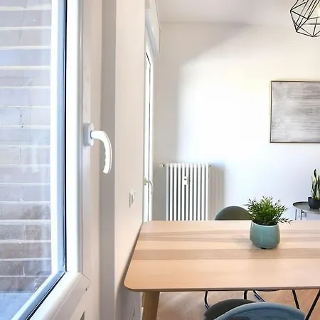 Luminoso Bilocale Con Terrazzino