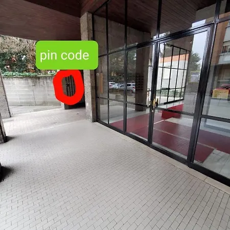 Grazioso Metro Vicinissima Facile Per Arrivare A Duomo Milánó