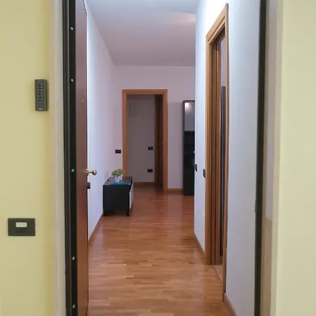 Bwr - Bilocale Con Terrazzo, Via Gonin Διαμέρισμα