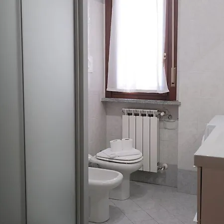 Bwr - Bilocale Con Terrazzo, Via Gonin Διαμέρισμα
