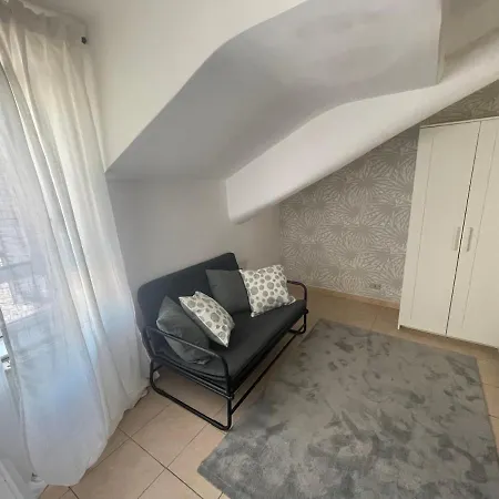 Mansarda Di Nolo-mm Pasteur-red Line *