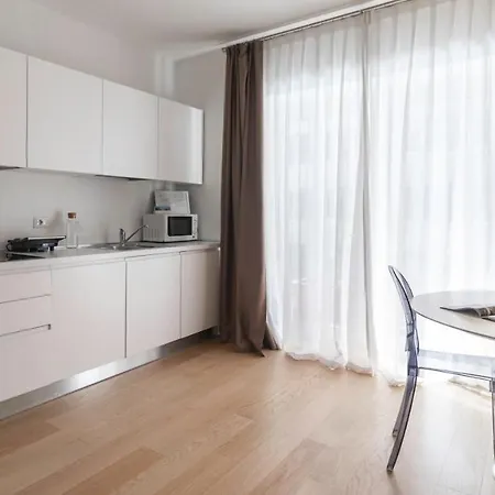 Italianway - Corso 11 * Milan