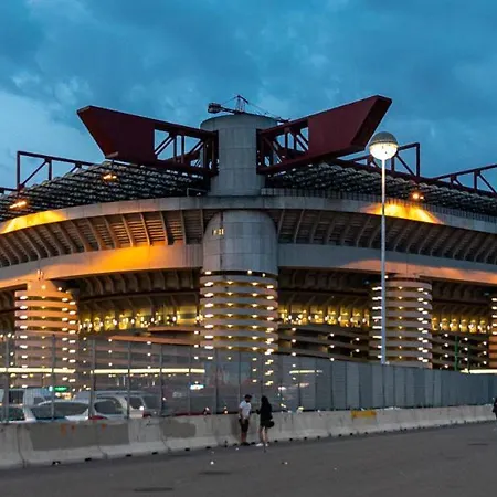 Life House-red San Siro & Duomo *