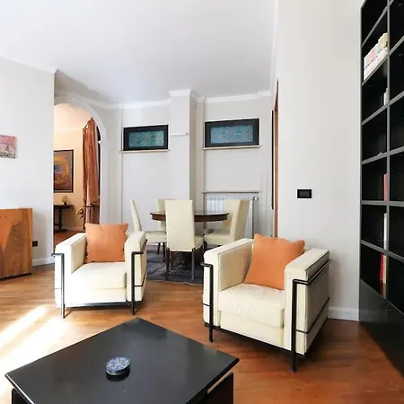 Large And Elegant In Missori Duomo מילאנו