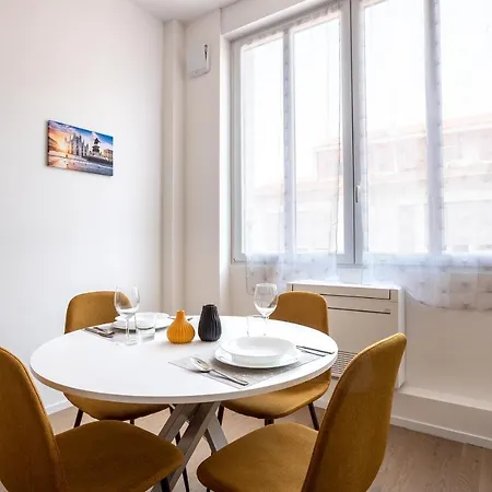 Apartment [navigli - Center] Modern Suite, Fast Wi-fi&tram