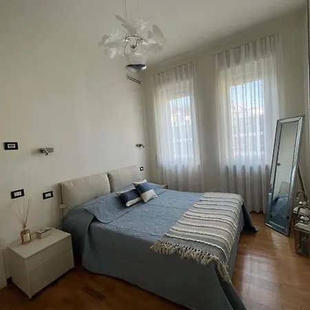 Rebecca's Collection: Manzoni Apartment