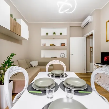 Duomo A 10 Minuti - Self Check In Metro A 3 Minuti A Piedi Apartment Milan