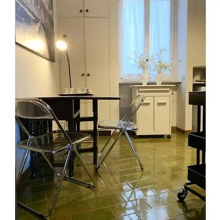 Elegant San Babila ,5 Minutes From Duomo شقة