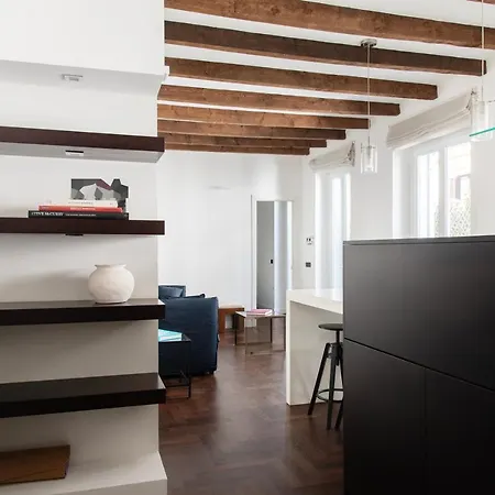Youhosty - Charming 2-bed Flat With Terrace, Navigli & Duomo Milán