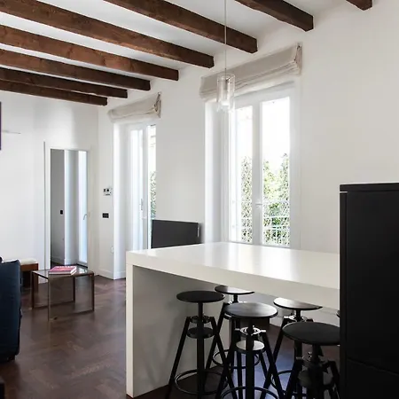 Youhosty - Charming 2-bed Flat With Terrace, Navigli & Duomo *
