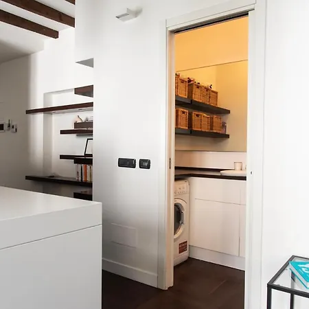 Apartamento Youhosty - Charming 2-bed Flat With Terrace, Navigli & Duomo *