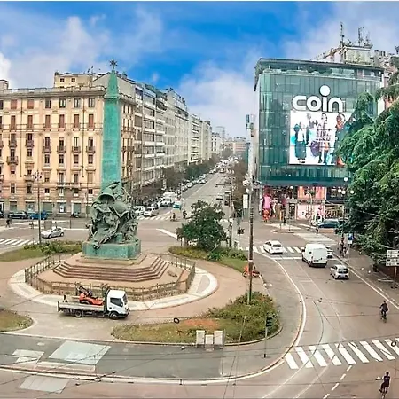 Place - Piazza V Giornate In The Center- Wifi - Netflix 아파트