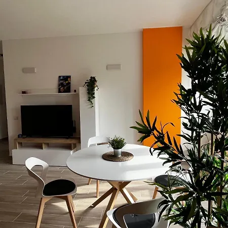 The Bright Place: Wide And Modern In Apartment *