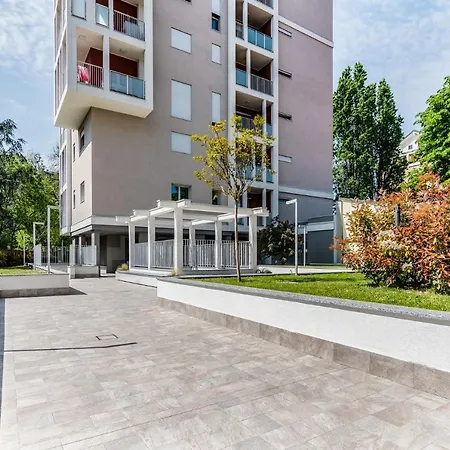 San Siro Con Garage Privato Apartamento Milão