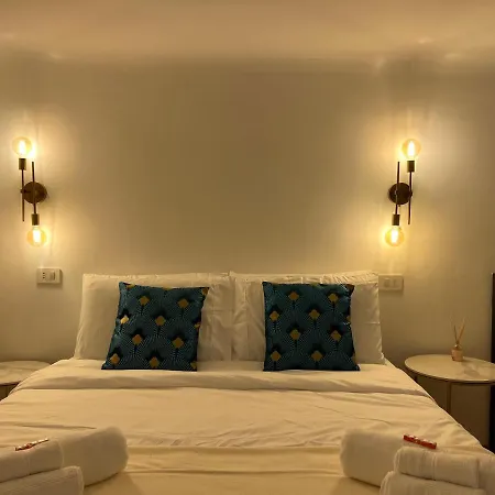 Regina In Porta Romana 2 - Sky Tv, Wifi E Breakfast Box Lejlighed *