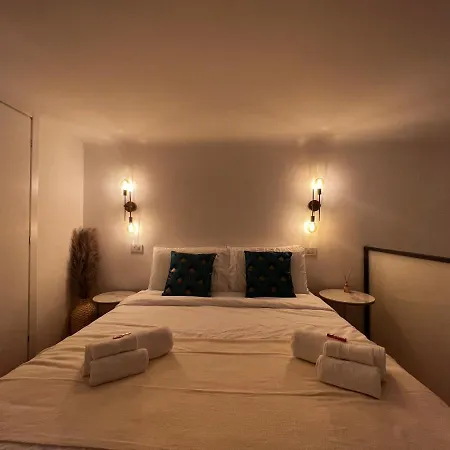 Regina In Porta Romana 2 - Sky Tv, Wifi E Breakfast Box Lejlighed *