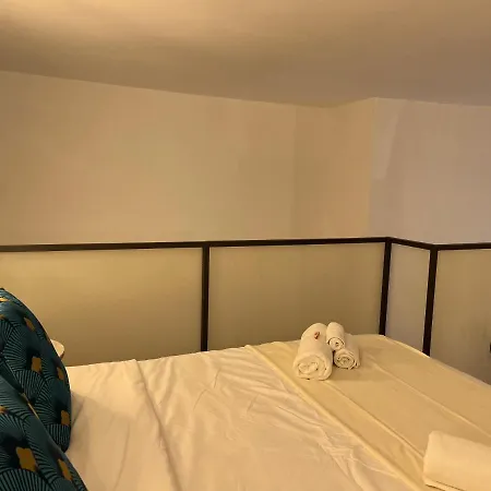 Regina In Porta Romana 2 - Sky Tv, Wifi E Breakfast Box *