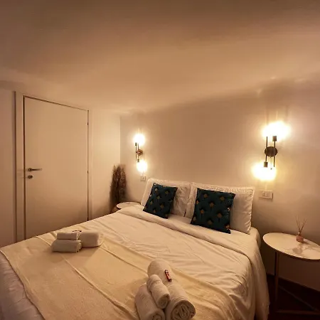 Regina In Porta Romana 2 - Sky Tv, Wifi E Breakfast Box Lejlighed
