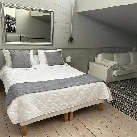 Loft Navigli With Private Garden Bed and breakfast