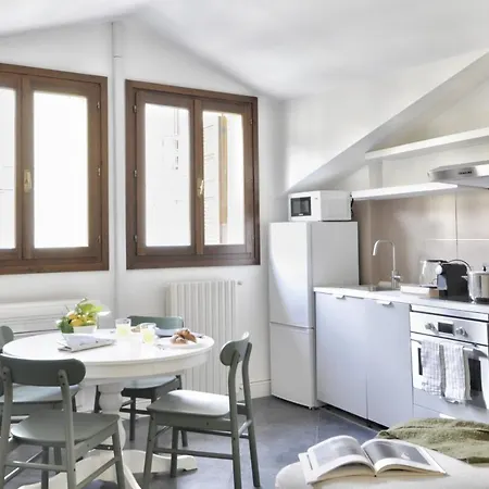 I Host - Pericle 9 Apartment