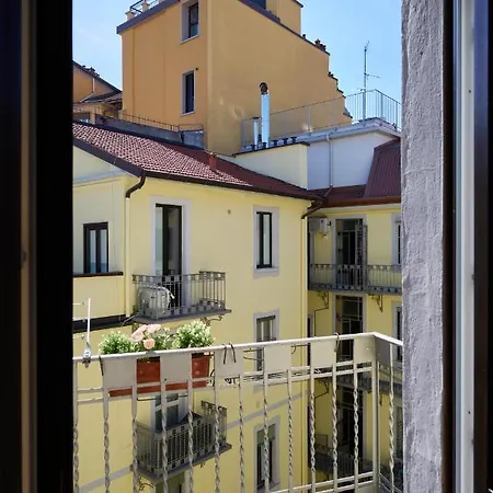 Ross Quadrell - Apartment *