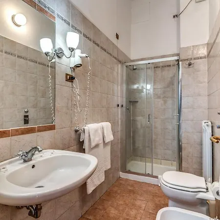 Hotel Apollo 2*