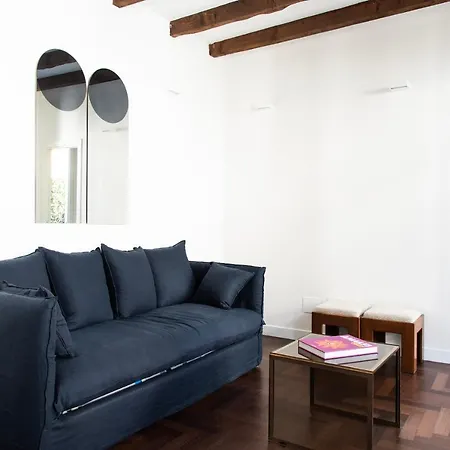 Apartamento Youhosty - Charming 2-bed Flat With Terrace, Navigli & Duomo Milán