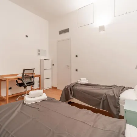 The Rent - Modern Two-bedroom Near Navigli Mediolan
